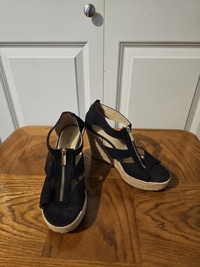 Michael Kors Black Wedge Espadrille Sandals with Front Zip Sz 9